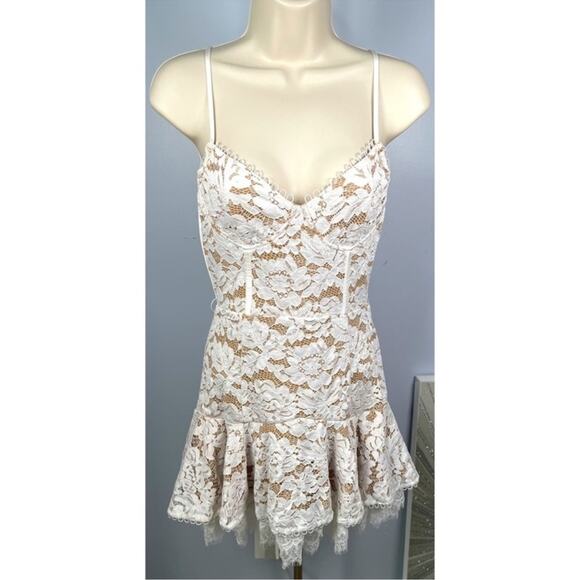 V. Chapman Candice Lace Scallop Hem Lace Up White Mini Dress Size 8 - Picture 3 of 8